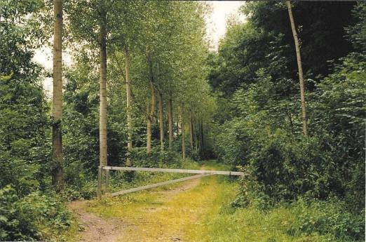 repassant le pont, empruntant le chemin d'Haironville, on se heurtait à une barrière insolite 